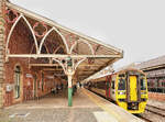 Transport for Wales / Trafnidiaeth Cymru: Triebzug 158 820 steht am Ende der Cambrian Main Line in Aberystwyth.