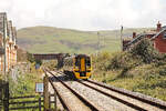 Transport for Wales / Trafnidiaeth Cymru: Einfahrt des Zuges 158 820 von Shrewsbury nach Pwllheli in Tywyn.