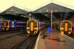 Bereit fr die Abfahrten nach Aberdeen, Wick und Kyle of Lochalsh: Die First-Scotrail-Triebzge 158 706, 707 und 715 am Morgen des 6.10.2009 in Inverness.