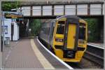 158 839 (zwei Wagen des hinteren Vierwagen-Zuges) trgt noch nicht das Farbkleid von Arriva, sondern ist noch in Silber gehalten. Nach der Station Conwy verluft die Hauptstrecke Richtung Holyhead in einem Tunnel unter der Altstadt hindurch. (13.08.2011)