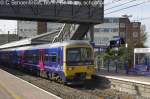 Hayes & Harlington,  First Grest Western DMU 165 107 nach London Paddington einfahrend.
Oktober 2009