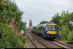 Abellio ScotRail 170 428 erreicht am 21. August 2017 kurz nach Verlassen der Forth Bridge die Station Dalmeny.