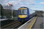 Von Aberdeen kommend, erreicht der Abellio Scotrail 170 419 den Bahnhof Stonehaven.