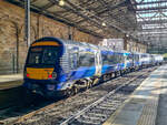 Scotrail Class 170 433 steht im Bahnhof Edinburgh Waverley, 02.05.2025.