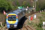  ONE  170202, aus dem Bahnhof Acle, in Norfolk, nach Great   Yarmouth ausfahrend.