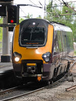 Der Triebzug 220012 Anfang Mai 2019 am Bahnhof in York.