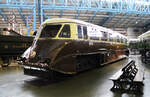Schöner Dieseltriebwagen-Veteran im Nationalen Eisenbahnmuseum in York. York, 11.5.2022