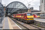 DB Cargo UK 90020 vermietet an die LNER am 28. April 2019 in London King's Cross. Mit dem vermehrten Einsatz der neuen Class 800 werden die seit 2016 angemieteten Class 90 demnächst wieder abgegeben.