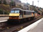 90 031 auf Bahnhof Edinburgh Waverley am 28-7-1999.