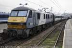 Norwich,  Greater Anglia  Class 90 E-Lok 90003  Rdwald  mit Zug aus London Liverpool Street, 24. Oktober 2012