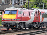 Die Elektrolokomotive 91126 der London North Eastern Railway Anfang Mai 2019 am Bahnhof in York.