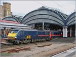 Eine Class 91 E-Lok bei der Ausfahrt in York Richtung Edinburgh.