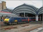 Eine Class 91 E-Lok bei der Ausfahrt in York Richtung Edinburgh.