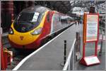 Virgin Trains betreibt die West Coast Main Line und die Strecken nach Holyhead in Nordwales mit ihren Class 390 Pendolini. Auf 2013 wird allerdings ein neuer Betreiber die Alsthom-Zge bernehmen, denn Virgin Trains hat die erneute Ausschreibung verloren. Class 390 VT in Liverpool Lime Street Station. (02.09.2012)