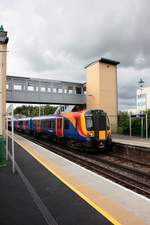 Der Triebzug 450 092 von SouthWestTrains am 03.09.2015 bei der Ausf. in Alton.