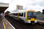 Class 466 Triebzug der Southwestern auf dem Weg nach Waterloo und Charing Cross im Bahnhof von Lewisham.