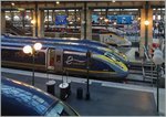 In Paris Gare du Nord ist es nicht ganz einfach. die Züge und insbesondere die Eurostarzüge zu fotografieren. Hier ein Bild einiger Eurostar und anderer Hochgeschwindigkeitszüge von (verglasten) Eurostar-Warteraum aus aufgenommen.
17. April 2016