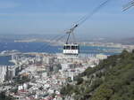 Die Seilbahn in Gibraltar, offiziell 'CableCar Gibraltar' am 07.10.2016. Sie führt zur Spitze des 421 m hohen Gipfels auf Großbritanniens  Außenposten im Mittelmeerraum. 