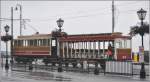 Als weiteres Highlight auf der Insel verkehrt von Douglas (Derby Castle) eine elektrische berlandstrassenbahn ber Laxey nach Ramsey. Die 27km lange Linie in einer Spurweite von 914mm (3 Fuss) ist doppelspurig. Die Zge bestehen normalerweise aus einem Motorwagen und einem offenen Anhngewagen. Hier sind es Motorwagen 20 und Anhnger 46 der Manx Electric Railway, die in Derby Castle bereit gestellt werden. (10.08.2011)