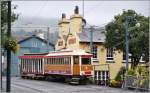 Motorwagen Nr 6 vor der Mines Tavern in Laxey.