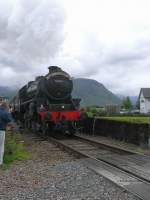 Schottland bei Fort William:  The Jocobite  passiert die Station Banavie auf dem Weg nach Mallaig via Glenfinnan/Loch Shiel (Drehort für Harry Potter) am 11. Juli 2012