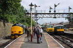Viel los bei der ELR Summer Diesel Gala: Im Bahnhof Bury stehen 37610, D7076 und D5053.
