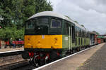 D5053 steht mit ihrem G�terzug im Bahnhof Bury der East Lancashire Railway.