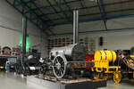 Die  Rocket  im National Railway Museum York. Rechts ist noch ein Teil des Nachbaus zu sehen. (05.07.2026)
