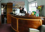 Kaffeebar im Observation Car im Dampfzug von Aviemore nach Broomhill.
