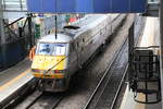 Metro-Cammell Class 82/2 Mk.IV DVT No.82 217 der East Coast Railways in silver-grey livery mit Halt am 19.05.2013 in Edinburgh Haymarket Station.