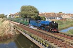 Mit etwa 40 km/h befährt RH&DR Lok 8  Hurricane  bei St.Mary's Bay die Collin's Bridge, 07.09.2016.