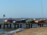 Die Southend Pier Railway  saust  über vier Boote hinweg. 2.1.2014