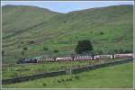 Dampfzug Porthmadog - Caernarfon mit der SAR NGG class 16 Garratt Nr 87 zwischen Rhyd Ddu und Wauwnfar.