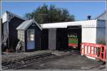 Lokschuppen mit interessanter Gleisverbindung in Fairbourne.