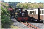 Nr 8 setzt um in Devils Bridge, Endstation der Vale of Rheidol Railway.