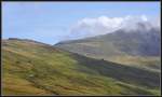 Der Blick zum Snowdon ist wieder fast frei und man erkennt gut das Trassee der Bahn und den Wanderweg.