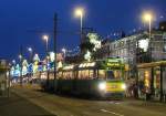 Blackpool Tw 671 und Steuerwagen 681 an der North Promenade zu Beginn der sptsommerlichen Illuminations, 04.09.2010.