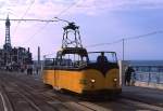 Blackpool  Open Boat  602 auf Sonderfahrt nach Bispham kurz nach Verlassen der zentralen Station North Pier. Aufnahme an der North Promenade, 05.09.2010. Aktuell stehen noch zwei Eindecker und ein Doppeldecker als Cabrio fr Sonderfahrten im Einsatz. Diese Wagen knnen jederzeit bei privaten Sonderfahrten zum Einsatz kommen, erhhte Wahrscheinlichkeit, da diese gemietet werden, besteht natrlich am Wochenende.