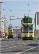 Zwischen North- und Centralpier begegnen sich Tram 711 und 717.