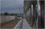Ein Edinburgh Tram erreicht seine Endstation, Edinburg Airport.