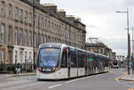 Am 14.08.2019 fährt ein CAF Urbo 3 in der Nähe der Station West End - Pricess Street durch die schöne Stadt Edinburgh.