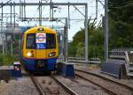 Einfahrt eines Zuges der London Overground Richtung Stratford in die Station  Caledonian Road&Barnsbury .