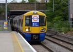 Einfahrt eines Zuges der London Overground Richtung Westen in die Station  Caledonian Road&Barnsbury .