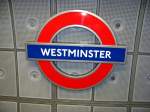  This is Westminster.  Gelegen an der Central Line, der District Line und der Jubilee Line.