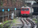 Zug der Circle Line in Earls Court.