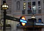 Klassisch schn: Eingang zur Londoner U-Bahnstation  Picadilly Circus . 14.7.2013