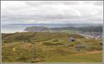 Blick vom Summit des Great Orme 207m ber die Halfway Station hinber auf den Little Orme 141m.