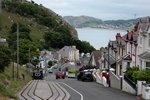  Great Orme Tramway  Aus Nr. 4, nach Kreuzung mit Nr. 5, im unteren Streckenabschnitt, Llandudno (Nordwales), 13.06.2013