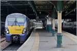 Der Abellio ScotRail Elektrotriebzug 334 020 wartet in Edinburg Waverley auf die Abfahrt. 
3. Mai 2017