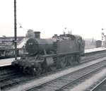 Die Tenderlok 4176 durchfhrt rckwrts gemtlich Leamington Spa, 17.Juli 1964. Die Lok gehrt zur grossen Serie der fr die Great Western Railway ab 1929 erbauten Loks 51xx (Nummern 5100-5199, dann 4100-4179). 